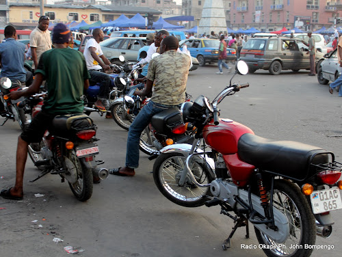 Les défis des motards en RDC: Naviguer à travers les difficultés et la rareté du carburant